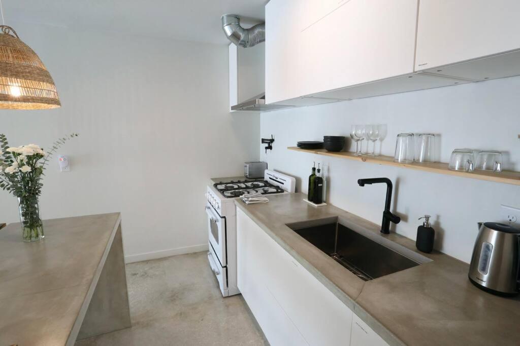 Concrete Suite 5 Min Walk To Shands Uf Gainesville Eksteriør bilde