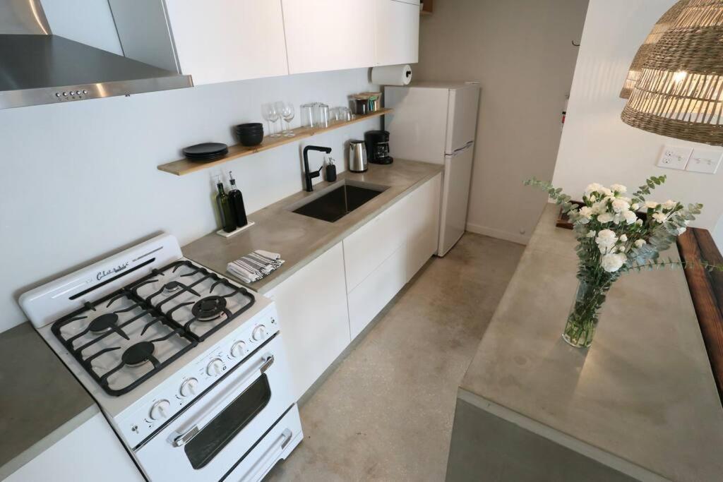 Concrete Suite 5 Min Walk To Shands Uf Gainesville Eksteriør bilde